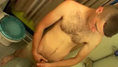 Boys-Pissing.com: Solo american Bryce Corbin fetish pissing in the bath