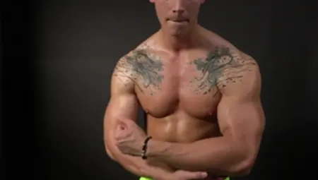 EastBoys.com: Muscle Daniel Donovan fitness video