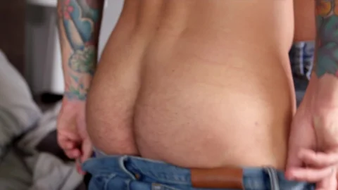 NextDoorOriginals: Seth Knight playing with big dick amateur Michael Del Ray