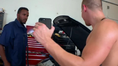 Realitydudes.com: Phoenix Fellington & trimmed Aston Springs bareback handjob in public